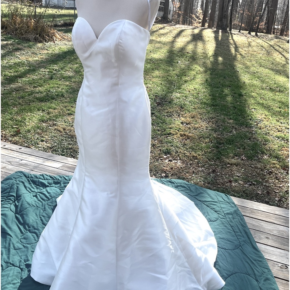 Gorgeous Allure Romance NWT